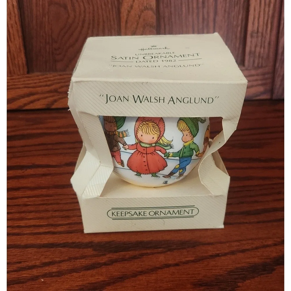 Vintage Satin Ornament 1982 Joan Walsh Anglund Friends Make Christmas‎ Memories